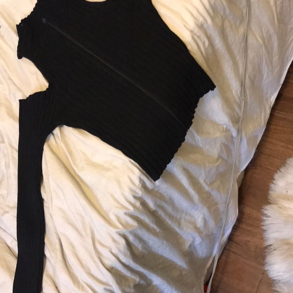 Shoulder cut out trendy black sweater - Picture 1 of 2